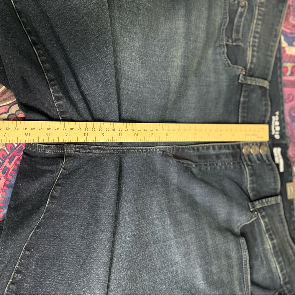 NWT Torrid Super Soft Jegging Bermuda Shorts Dark Wash Plus Size 26W - Picture 6 of 7
